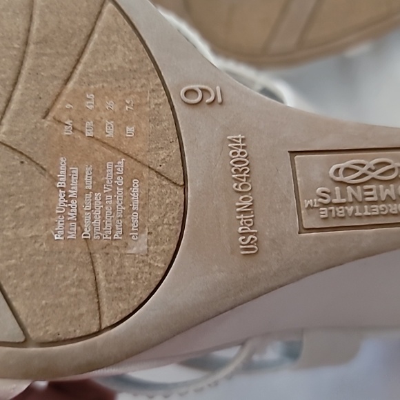 Unforgettable Moments sz9 wedge white w rhinestone adorned straps special occas - Picture 8 of 9